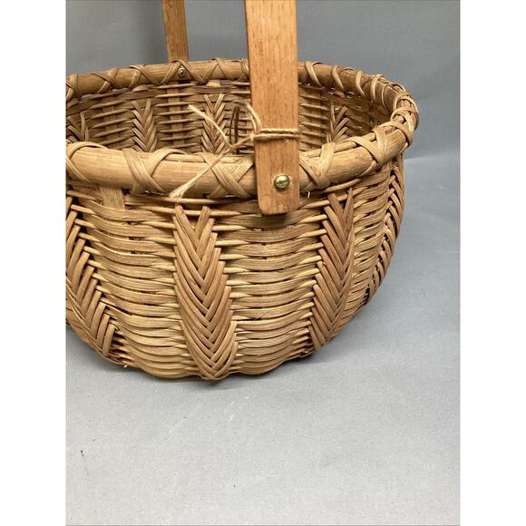 Vintage Oval Woven Basket With Handle - 13x11.5x7” - Picture 4 of 13